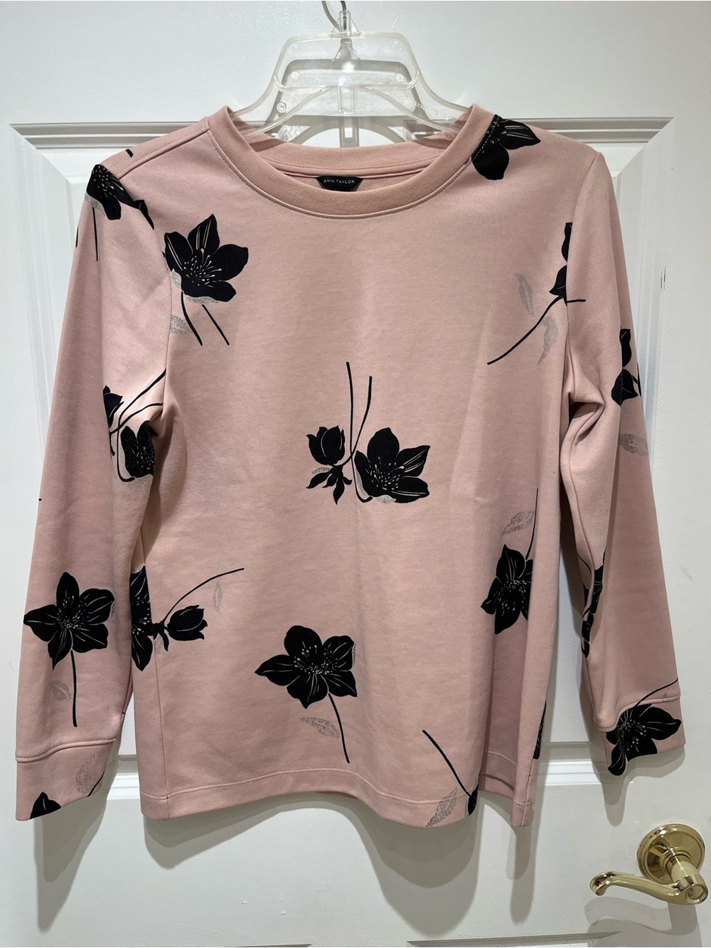 NWOT Ann Taylor Blush Pink Crewneck Top with Black Floral Print Size XS